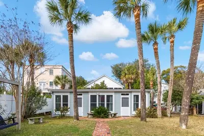 Image de Captains Quarters A: 1 condo Br / 1 Ba à Tybee Island, pour 4 personnes