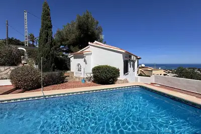 Image de Très belle maison de vacances avec vue imprenable sur la mer et piscine privée