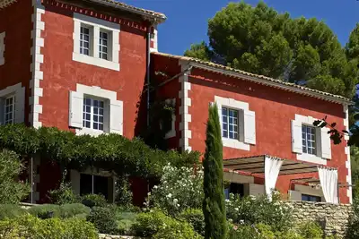 Image de Très belle propriété provençale au coeur du Luberon dans le massif des Ocres