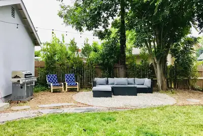 Image de Luxury Sweet Home Pasadena, Rose Bowl \/ Boissons gratuites.