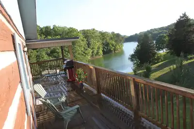 Image de Lake Front Log Cabin Près de Smoky Mtns, Attractions & I-40 Quiet Cove Private Dock