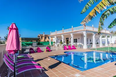 Image de Villa San Jose. Idéal pour enfants, climatisation, piscine, wifi