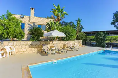 Image de Villa Georgios Rafaela: Isolé, piscine, Wifi, A / C, 10 couchages