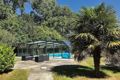 Maison avec Wifi, piscine privée sous abris haut à Pleumeur-Bodou