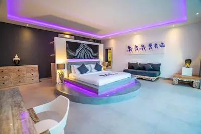 Image de Stunning Architect 12 Bedroom Villa, 3 Huge 17m Pools, Catering, Seminyak