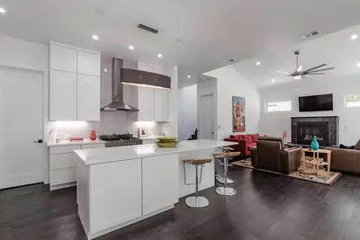 Spacious Couple's Getaway in Heart au cœur de Dt Austin! Offrez-vous le luxe - 1 Bloc de SoCo!