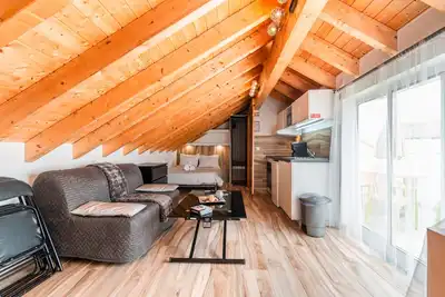 Image de Mansarda Studio w / Private Patio, à 3 minutes à pied de la plage de Peniche