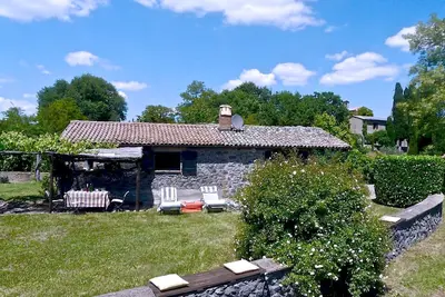 Image de Vacances / Chalet idyllique dans le parc: Repos + piscine + sauna + gymnase + barbecue + cheminée + animaux