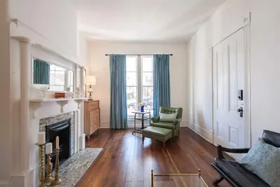Image de 2br Elegant & Bright Frankfort Ave-Great Et Trendy Location! ! !