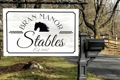 Image de \"Le manoir\" maison historique sur 15 hectares à Bran Manor Equine Sanctuary.