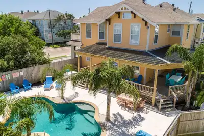 Image de Belle Maison, Piscine, Nouveau Grand Patio Couvert, Gaz Et Gril À Charbon