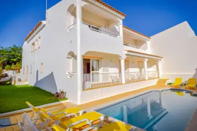 Image de Villa avec piscine privée, Barbecue, Près de la vieille ville, la plage et Marina Fisherman