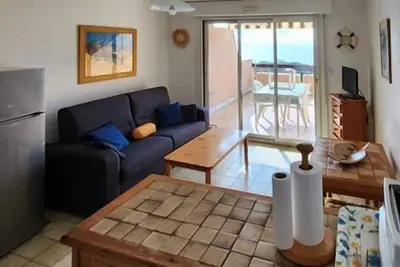 Image de Le Lavandou, Location T2 4 personnes, vue mer sur la baie de Saint Clair