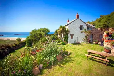 Image de Tresillian, Beach House, Sea-views, Large Gardens