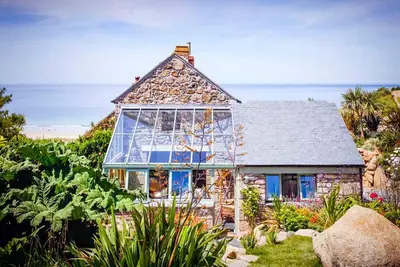 Image de Castaways, Beach Cottage, Sea View, Garden & Patio