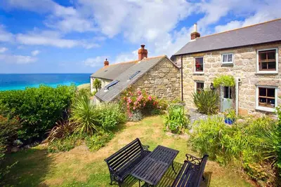 Image de White Rose, Beach Cottage, Sea-Views, Garden