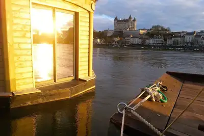 Image de Insolite Grand Gite Fluvial Face Au Chateau De Saumur