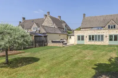 Image de 7 couchages, Bourton-sur-l'eau, parking, grand jardin privé