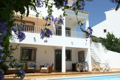 Image de Villa de luxe avec piscine privée dans un charmant village avec Wifi
