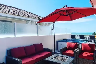 Image de Terrasse privée sur le toit avec bain à remous et vue imprenable sur l'océan! !