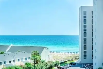 Image de Rénové, Belle 2 Br / 2 Ba Amazing Views Ez marcher jusqu'à la plage! !