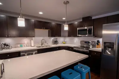 Image de Highland Haven - Tout Neuf Construction de luxe avec Ac - 2Bed / 2Bath Près de Nau