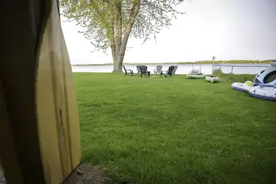 Image de chalet au bord du lac Cameron