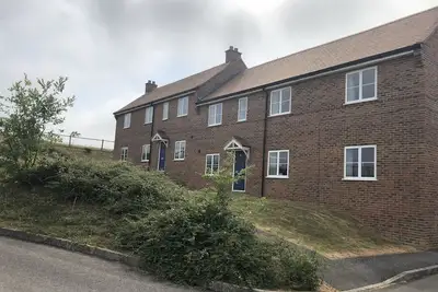 Image de Maison rénovée pouvant accueillir jusqu'à 11 personnes située dans un centre équestre rural