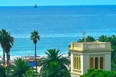 Salou centre vue mer face plage 3ch 2db 2wc Parking clim wifi.