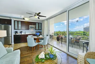 Coeur de Waikiki avec vue partielle sur l'océan! Feu d'artifice du vendredi soir! Washlet!