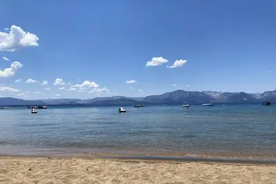 Image de Couchers de soleil romantiques, vue sur le lac, plage privée des propriétaires dans la merveilleuse baie de Marla