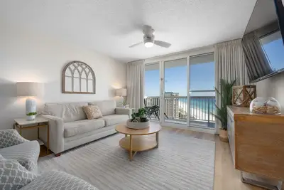 Image de Pelican Beach Resort Penthouse Front De Plage