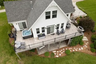 Image de Nouvelle ferme moderne à quelques minutes du centre-ville de Traverse City - Animaux acceptés