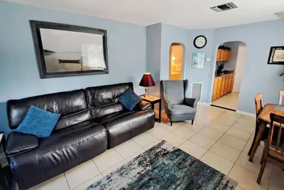 Image de \"Sous Les Palmiers\" du centre-ville de Mount Dora