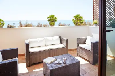 Image de CaseSicule: Erica, réservé aux amoureux de la vue sur la mer, appartement de style moderne dans le centre-ville, Wi-Fi