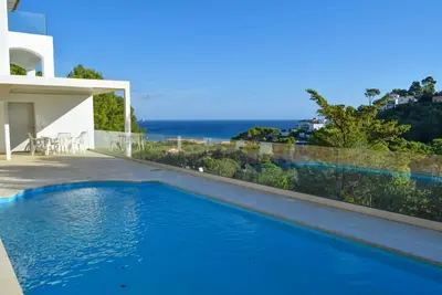 Image de Beachside villa, vue sur la mer, piscine, large bande et A / C