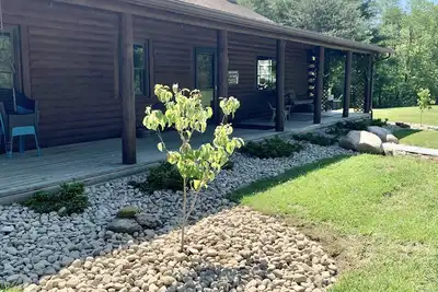 Image de Authentique cabane en rondins Hocking Hills avec maison d’hôtes sur 12 hectares privés avec étang