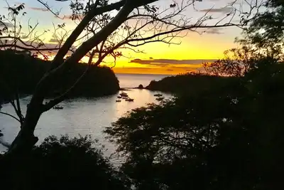 Image de Spectaculaire Ocean View, en bord de mer avec 3 piscines, matériel de plongée compris