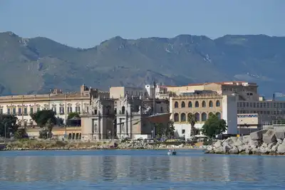 Image de Dans le centre-ville, à quelques pas de Massimo par la conception du lac