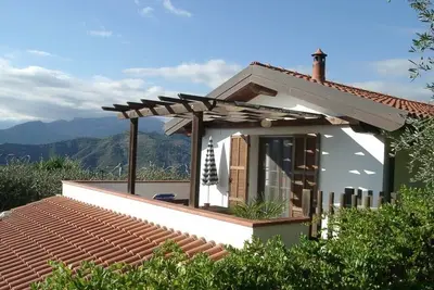 Image de Appartement de vacances dans maison individuelle avec vue extraordinaire