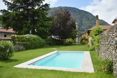 Image de Splendide pavillon avec piscine sur le Lac Majeur