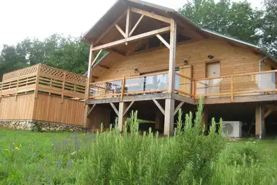 Image de Chalet de caractère, 2*, avec piscine 6 à 10 personnes. 3 nuits min. hors saison