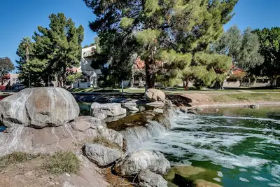 Image de Plus de 83 critiques 5 étoiles! Lakefront + King Master + Queen Guest + Piscine chauffée