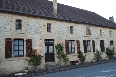 Image de Studio 35 m2 avec vue sur canal ancien moulin proche centre rue de la gare