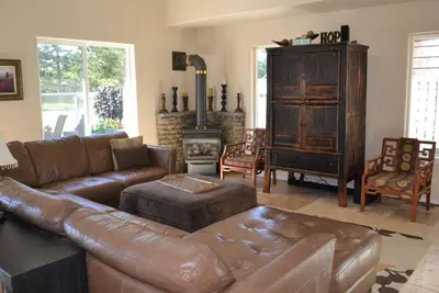 Image de Bord de mer Sud -Décoré avec goût 3 chambres 2 1/2 salle de bain maison, sur le golf.