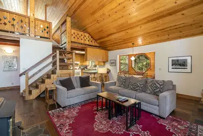 Image de Près de Squaw et Northstar, récemment rénové avec accès à la piscine et à la plage privée