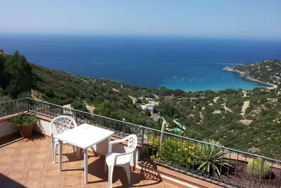 Image de Villa Nettuno avec une vue imprenable sur la baie de Torre delle Stelle
