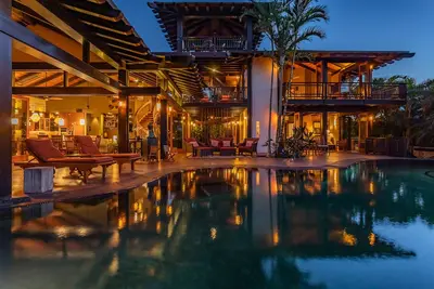 Image de Puako Villa de luxe sur la plage de Puako, 4 chambres avec salle de bains privative + média, piscine à débordement