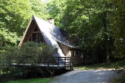 Image de Blowing Rock Cabin sur le ruisseau de montagne relaxant