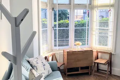 Image de Charmant appartement de 2 pièces à côté de la gare, à proximité de la ville et du front de mer